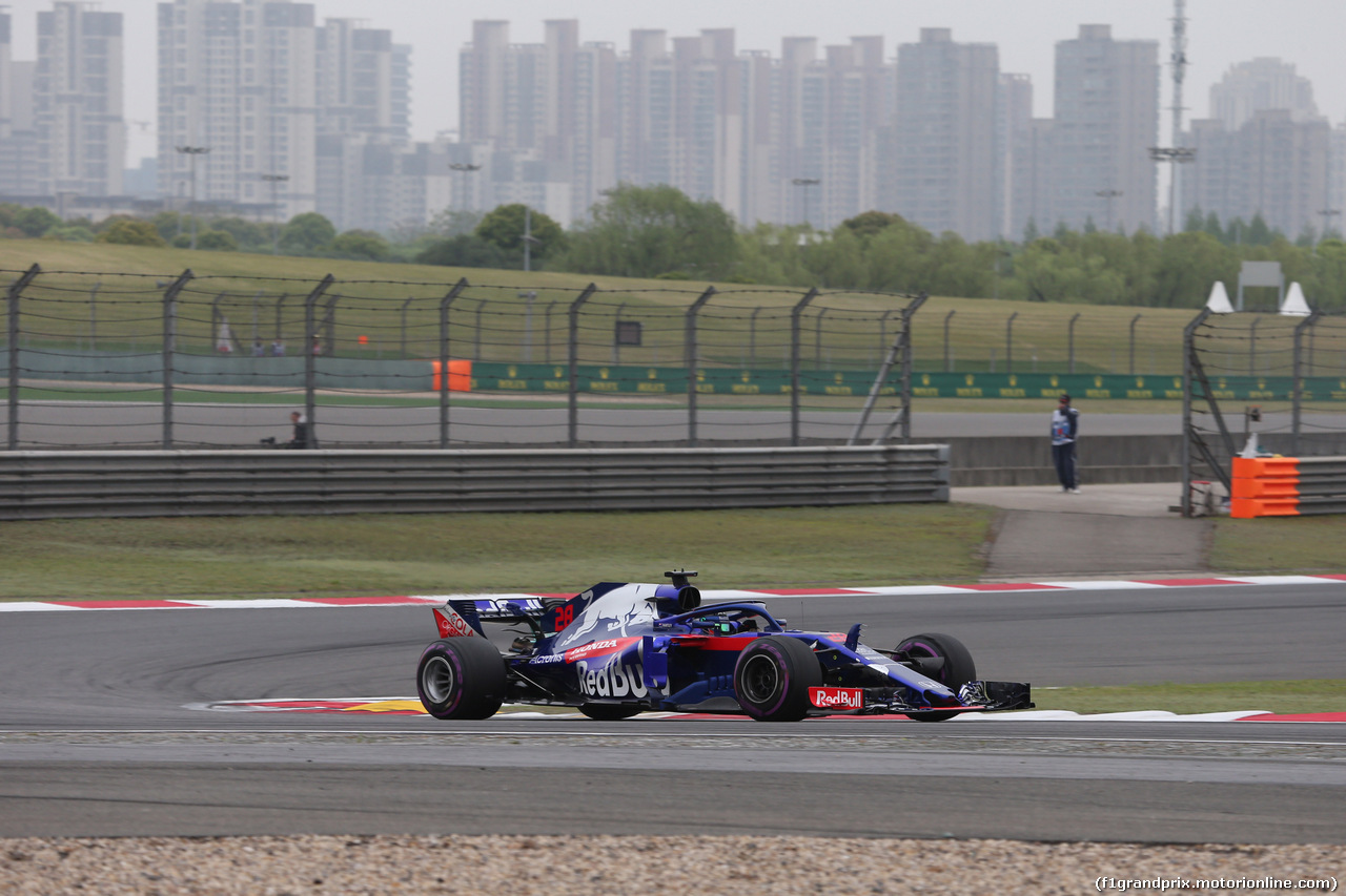 GP CINA, 13.04.2018- Prove Libere 2, Brendon Hartley (FRA) Scuderia Toro Rosso STR13