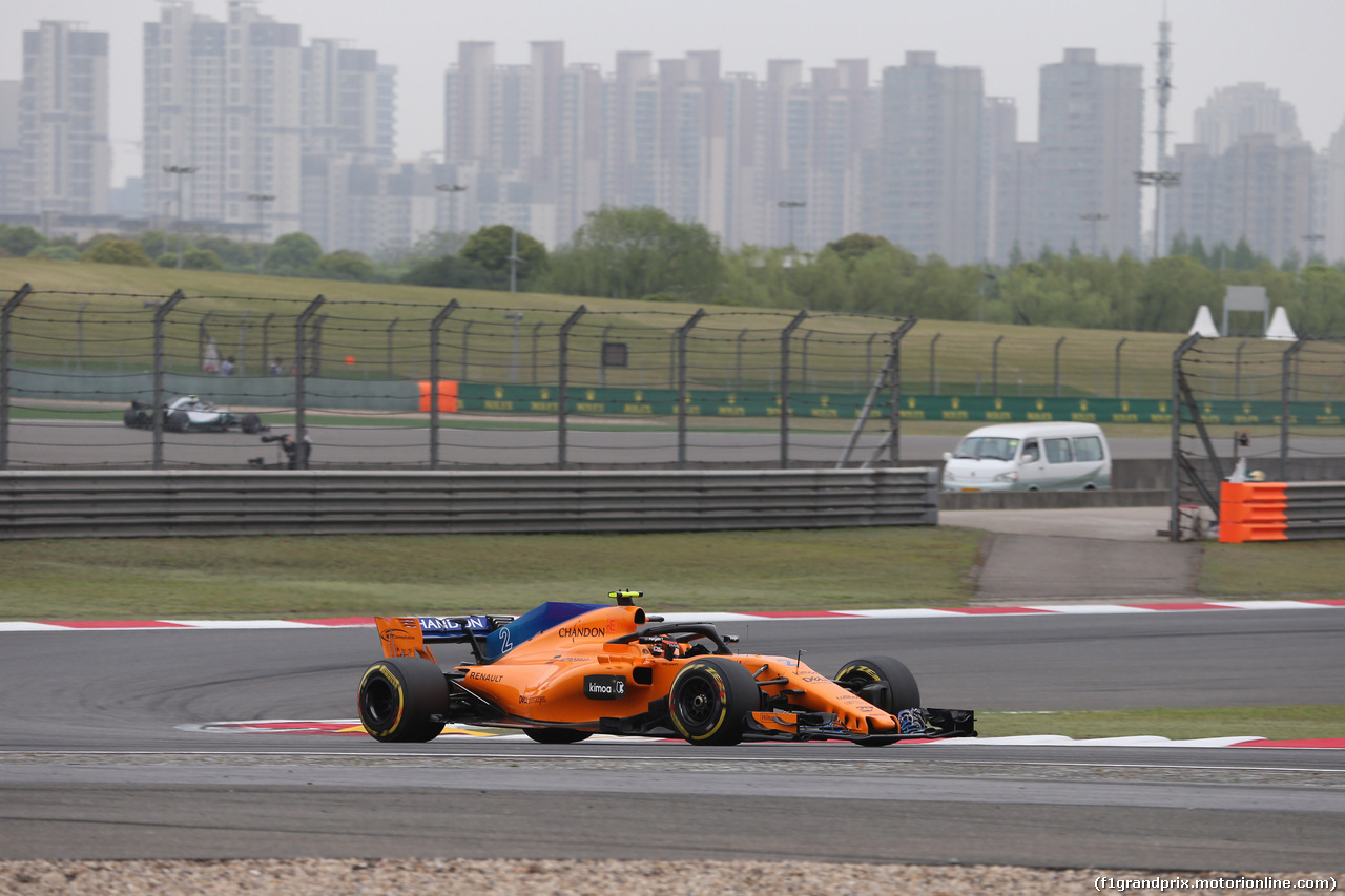 GP CINA, 13.04.2018- Prove Libere 2, Stoffel Vandoorne (BEL) McLaren MCL33