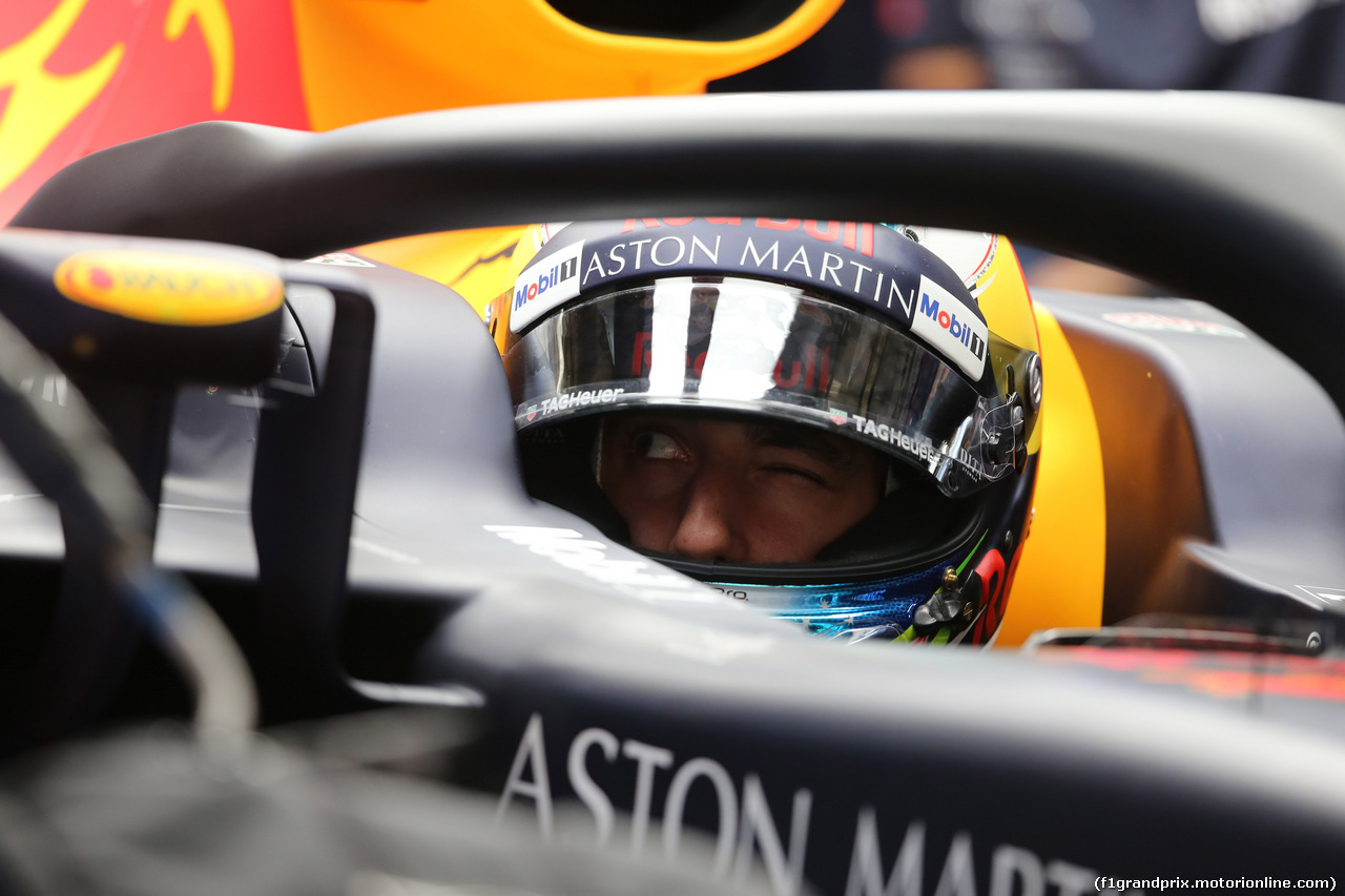 GP CINA, 13.04.2018- Prove Libere 2, Daniel Ricciardo (AUS) Red Bull Racing RB14