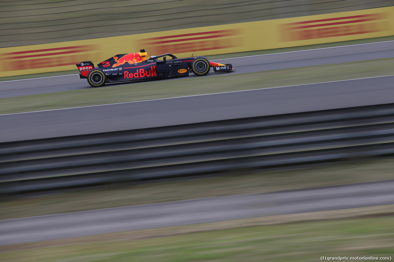 GP CINA, 13.04.2018- Prove Libere 2, Daniel Ricciardo (AUS) Red Bull Racing RB14