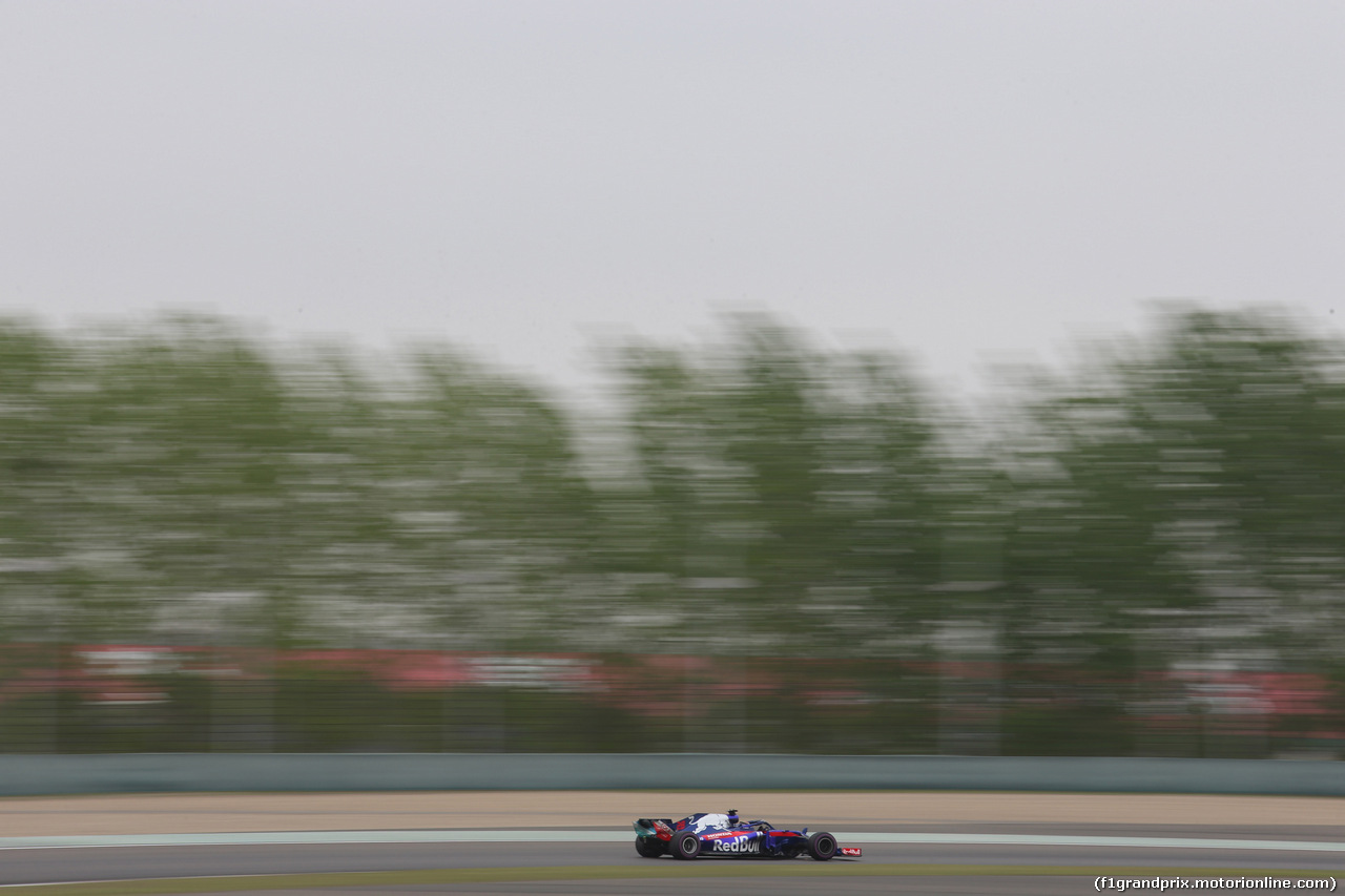 GP CINA, 13.04.2018- Prove Libere 2, Brendon Hartley (FRA) Scuderia Toro Rosso STR13