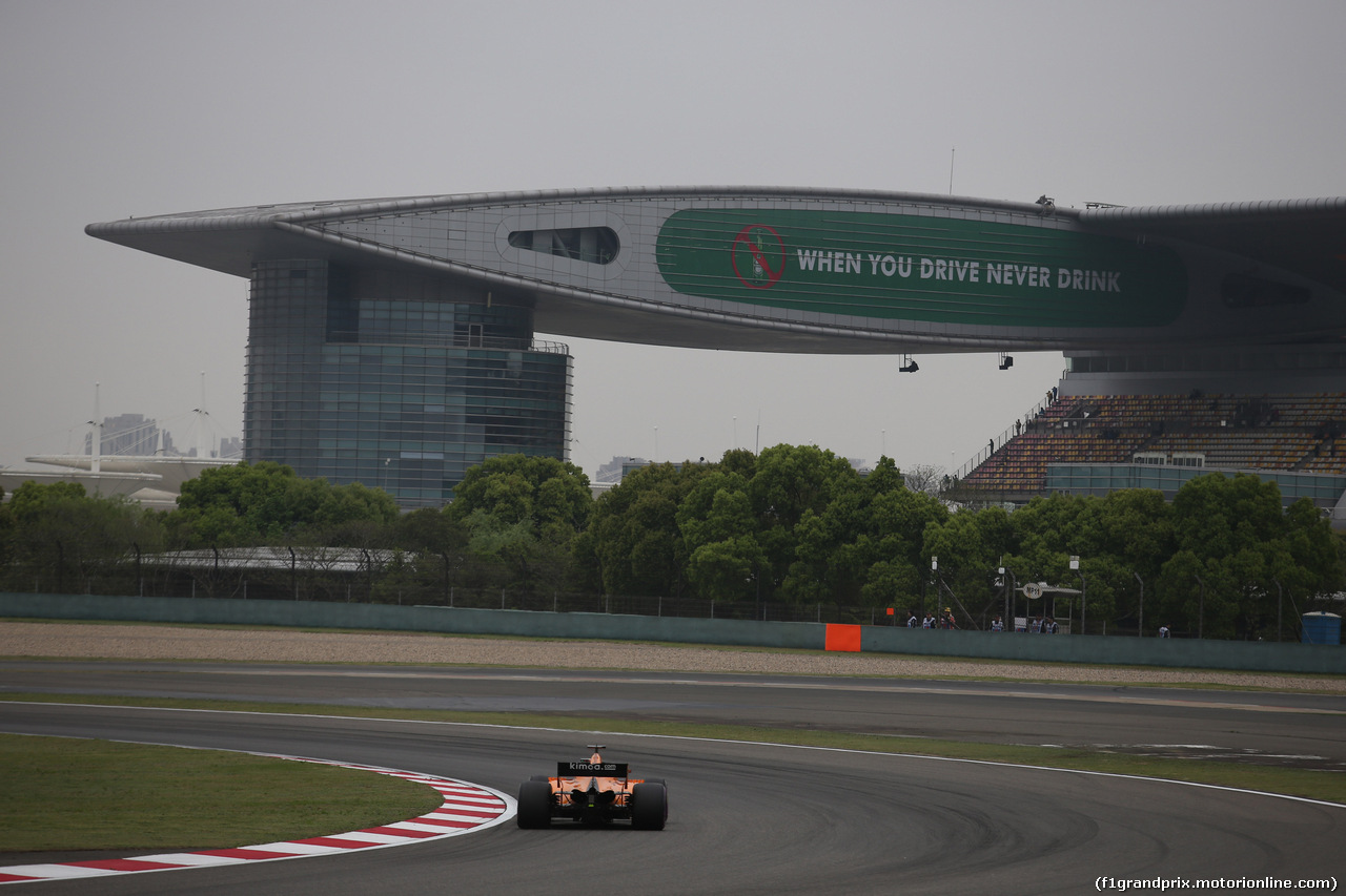 GP CINA, 13.04.2018- Prove Libere 2, Fernando Alonso (ESP) McLaren Renault MCL33