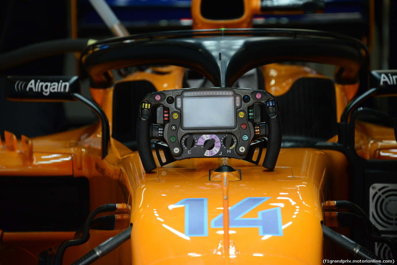 GP CINA, 13.04.2018- McLaren Renault MCL33 steering wheel