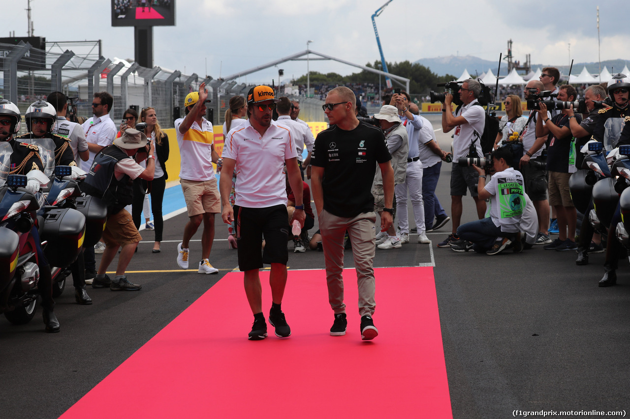 GP FRANCIA, 24.06.2018- Driver Parade, Valtteri Bottas (FIN) Mercedes AMG F1 W09 e Fernando Alonso (ESP) McLaren Renault MCL33