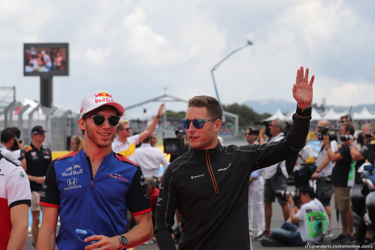 GP FRANCIA, 24.06.2018- Driver Parade, Pierre Gasly (FRA) Scuderia Toro Rosso STR13 e Stoffel Vandoorne (BEL) McLaren MCL33