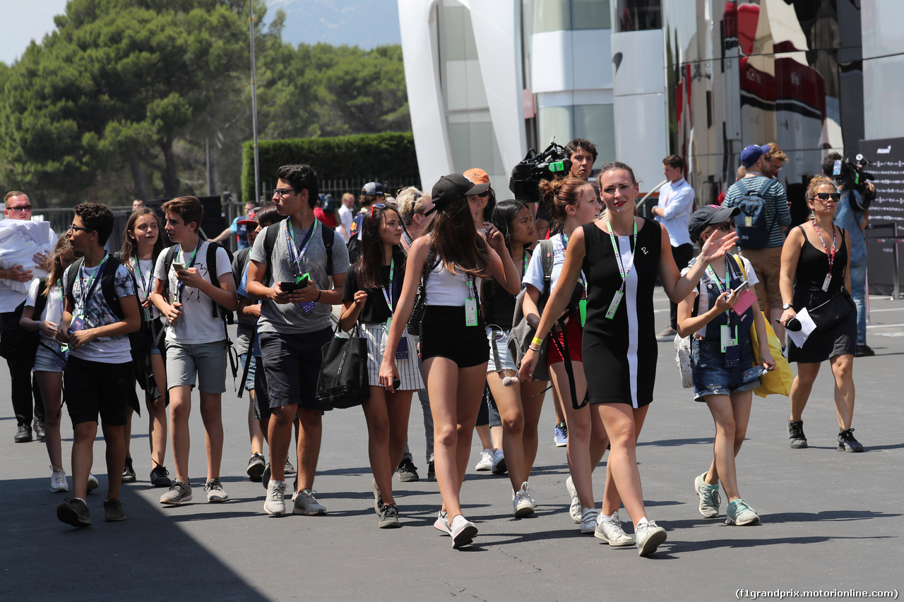 GP FRANCIA, 21.06.2018- Students visit the paddock