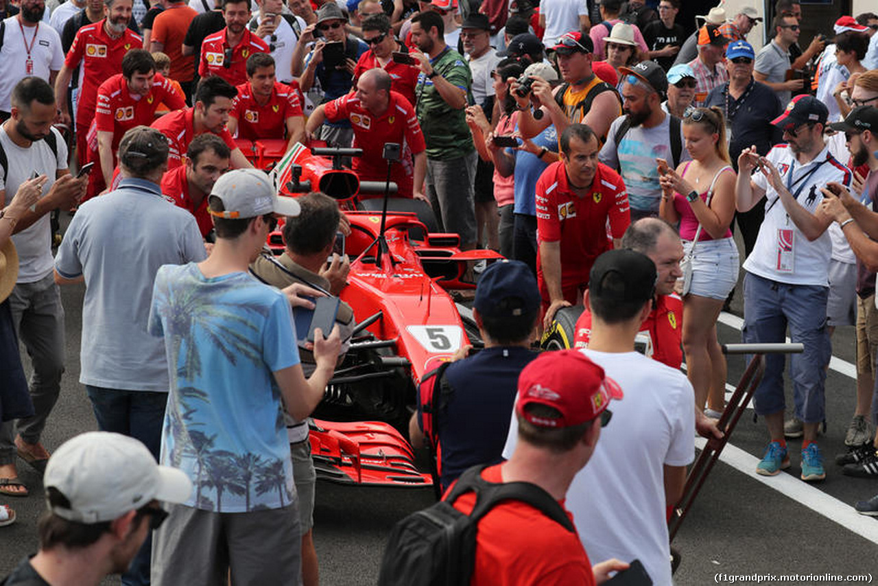 GP FRANCIA, 21.06.2018- Ferrari SF71H between fans