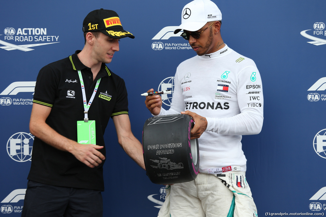 GP FRANCIA, 23.06.2018- Pirelli Pole Position Award: Lewis Hamilton (GBR) Mercedes AMG F1 W09  e Simon Yates (GBR) Cyclist