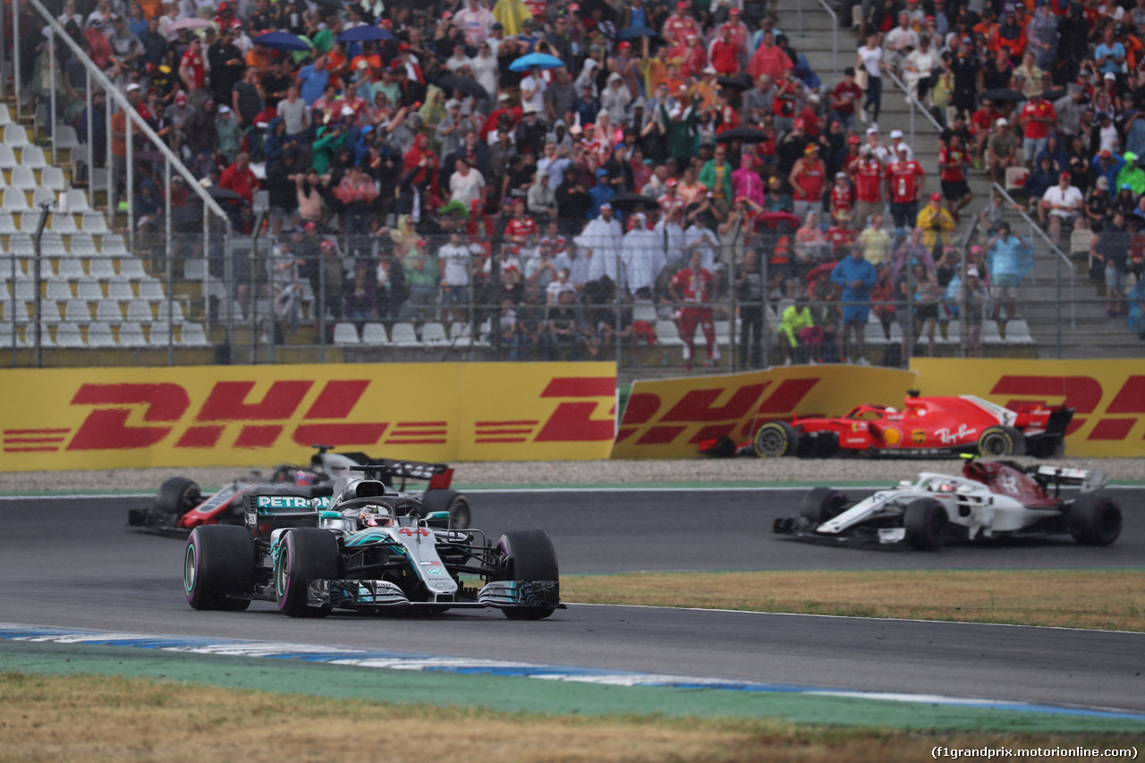 GP GERMANIA, 22.07.2018 - Gara, Lewis Hamilton (GBR) Mercedes AMG F1 W09 e Sebastian Vettel (GER) Ferrari SF71H crashed.