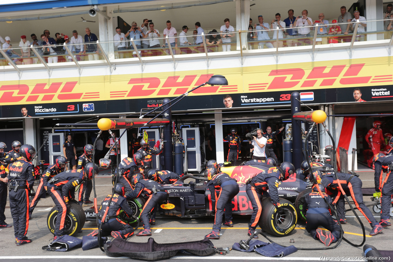 GP GERMANIA, 22.07.2018 - Gara, Pit stop, Max Verstappen (NED) Red Bull Racing RB14