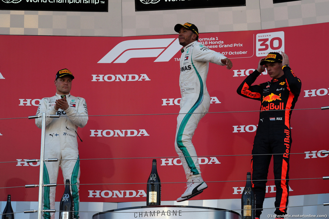 GP GIAPPONE, 07.10.2018 - Gara, 2nd place Valtteri Bottas (FIN) Mercedes AMG F1 W09, Lewis Hamilton (GBR) Mercedes AMG F1 W09 vincitore e 3rd place Max Verstappen (NED) Red Bull Racing RB14