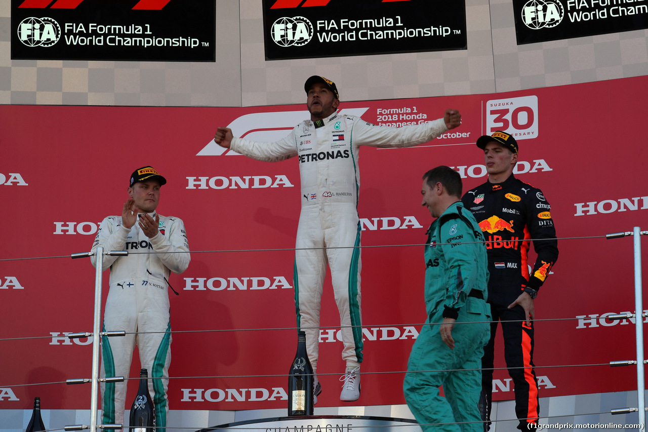 GP GIAPPONE, 07.10.2018 - Gara, 2nd place Valtteri Bottas (FIN) Mercedes AMG F1 W09, Lewis Hamilton (GBR) Mercedes AMG F1 W09 vincitore e 3rd place Max Verstappen (NED) Red Bull Racing RB14