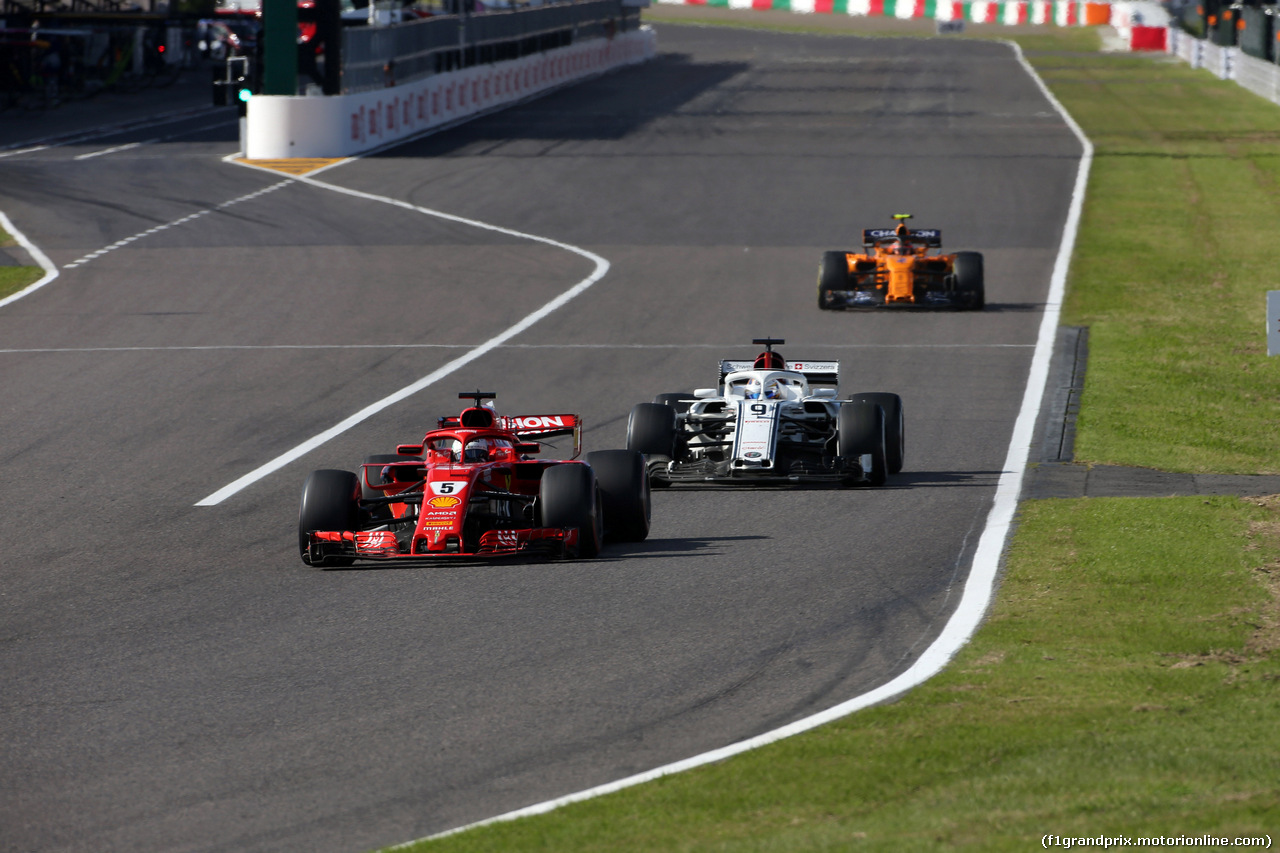 GP GIAPPONE, 07.10.2018 - Gara, Sebastian Vettel (GER) Ferrari SF71H davanti a Marcus Ericsson (SUE) Sauber C37