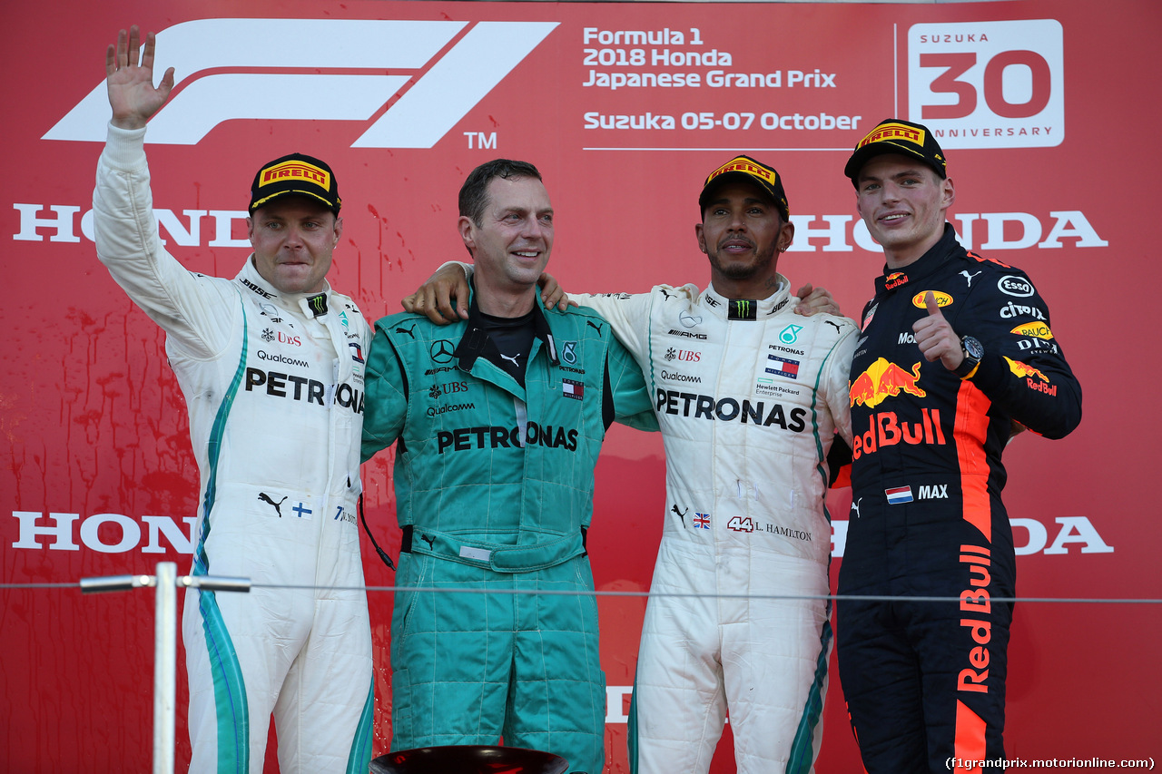 GP GIAPPONE, 07.10.2018 - Gara, 2nd place Valtteri Bottas (FIN) Mercedes AMG F1 W09, Lewis Hamilton (GBR) Mercedes AMG F1 W09 vincitore e 3rd place  Max Verstappen (NED) Red Bull Racing RB14