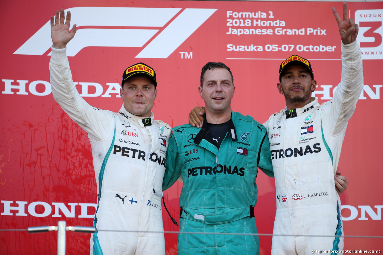 GP GIAPPONE, 07.10.2018 - Gara, 2nd place Valtteri Bottas (FIN) Mercedes AMG F1 W09 e Lewis Hamilton (GBR) Mercedes AMG F1 W09 vincitore