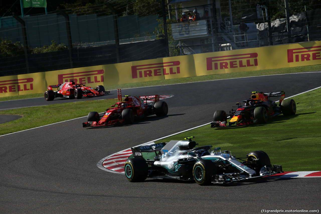 GP GIAPPONE, 07.10.2018 - Gara, Valtteri Bottas (FIN) Mercedes AMG F1 W09 davanti a Kimi Raikkonen (FIN) Ferrari SF71H e Max Verstappen (NED) Red Bull Racing RB14
