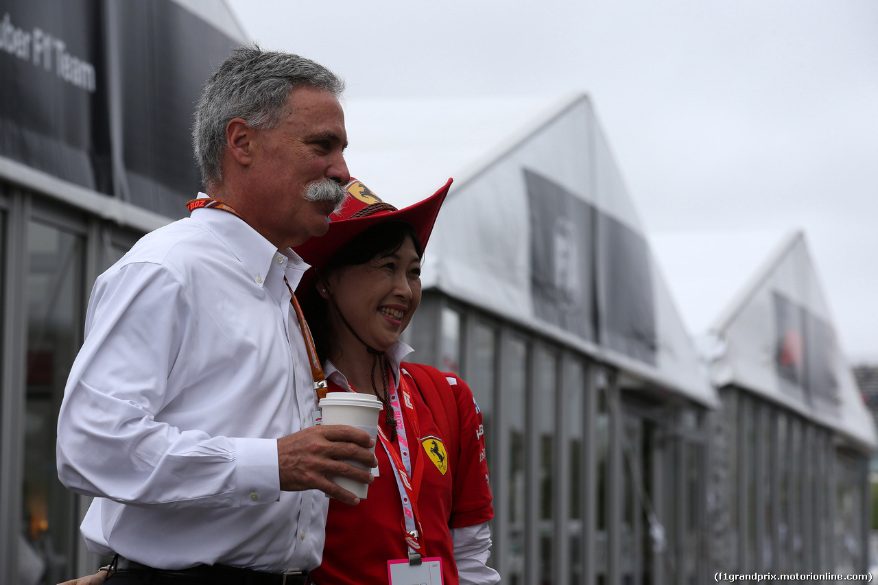 GP GIAPPONE, 06.10.2018 - Chase Carey (USA) Formula One Group Chairman with a fan.