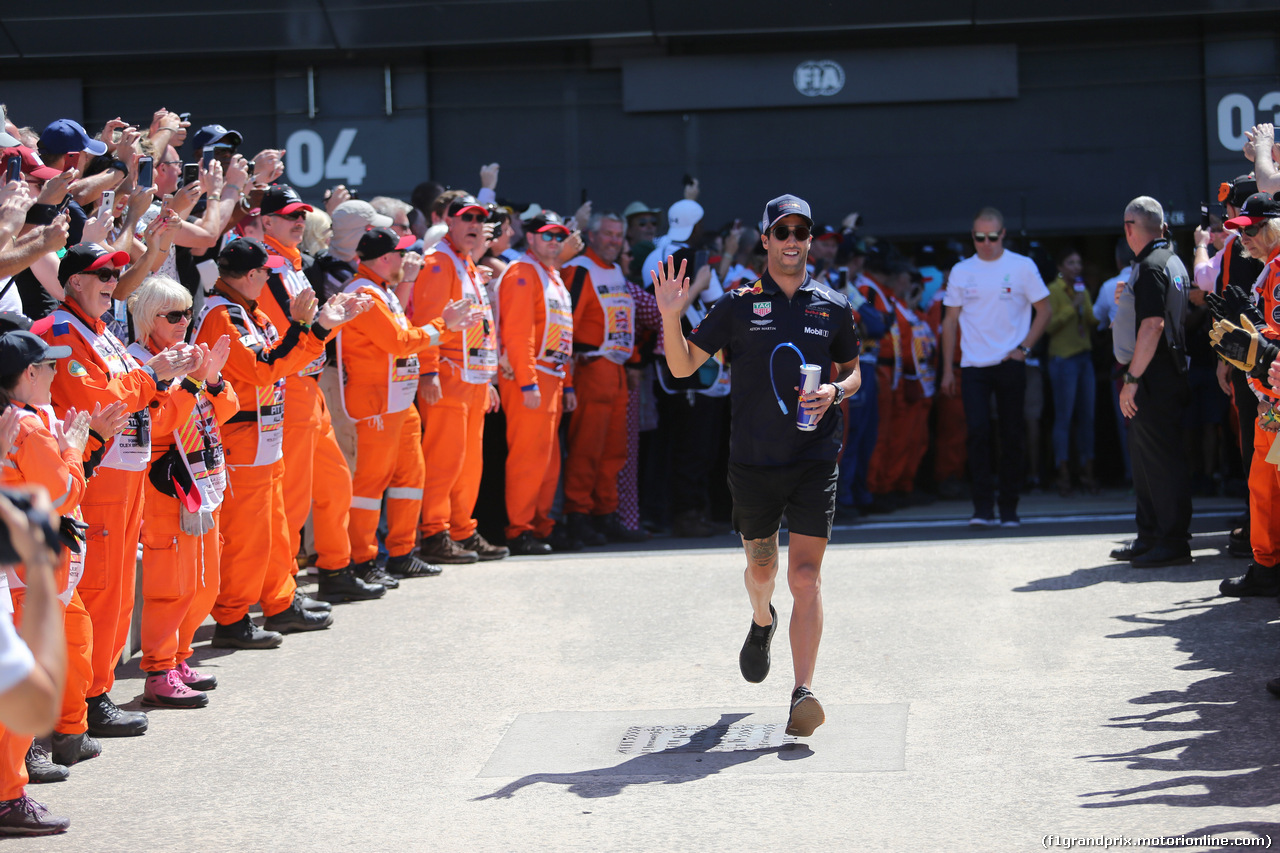 GP GRAN BRETAGNA, 08.07.2018- Driver parade, Daniel Ricciardo (AUS) Red Bull Racing RB14