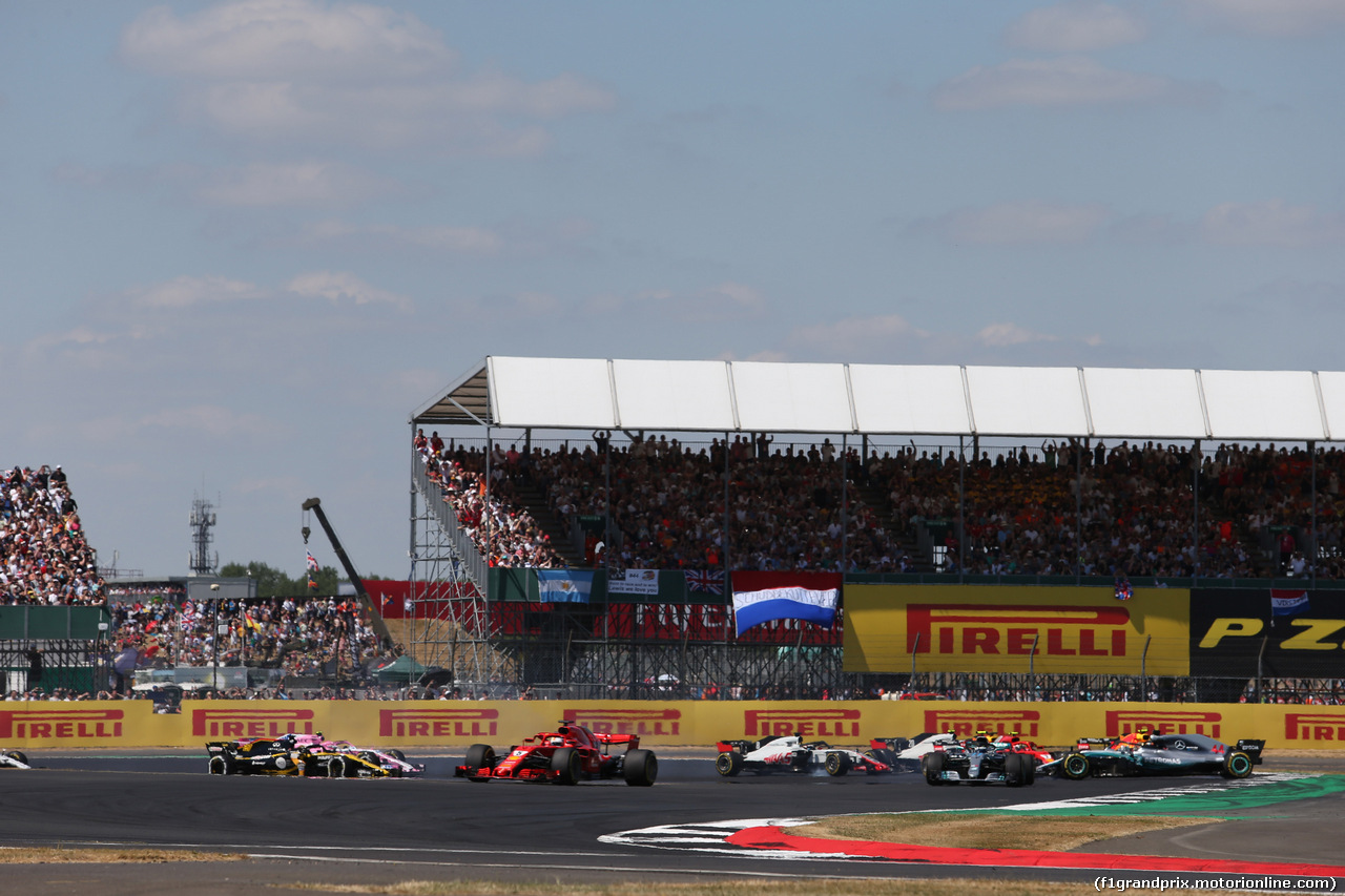 GP GRAN BRETAGNA, 08.07.2018- Gara, Lewis Hamilton (GBR) Mercedes AMG F1 W09 crash with Kimi Raikkonen (FIN) Ferrari SF71H