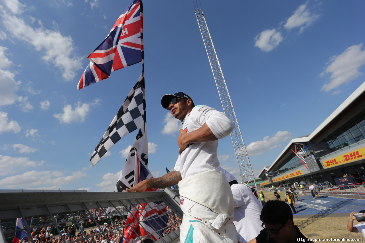 GP GRAN BRETAGNA, 08.07.2018- Lewis Hamilton (GBR) Mercedes AMG F1 W09  with fans