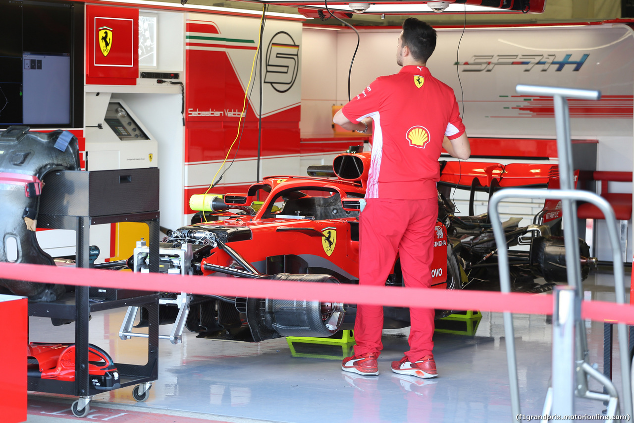 GP GRAN BRETAGNA, 05.07.2018- Mechanic  works on Ferrari SF71H
