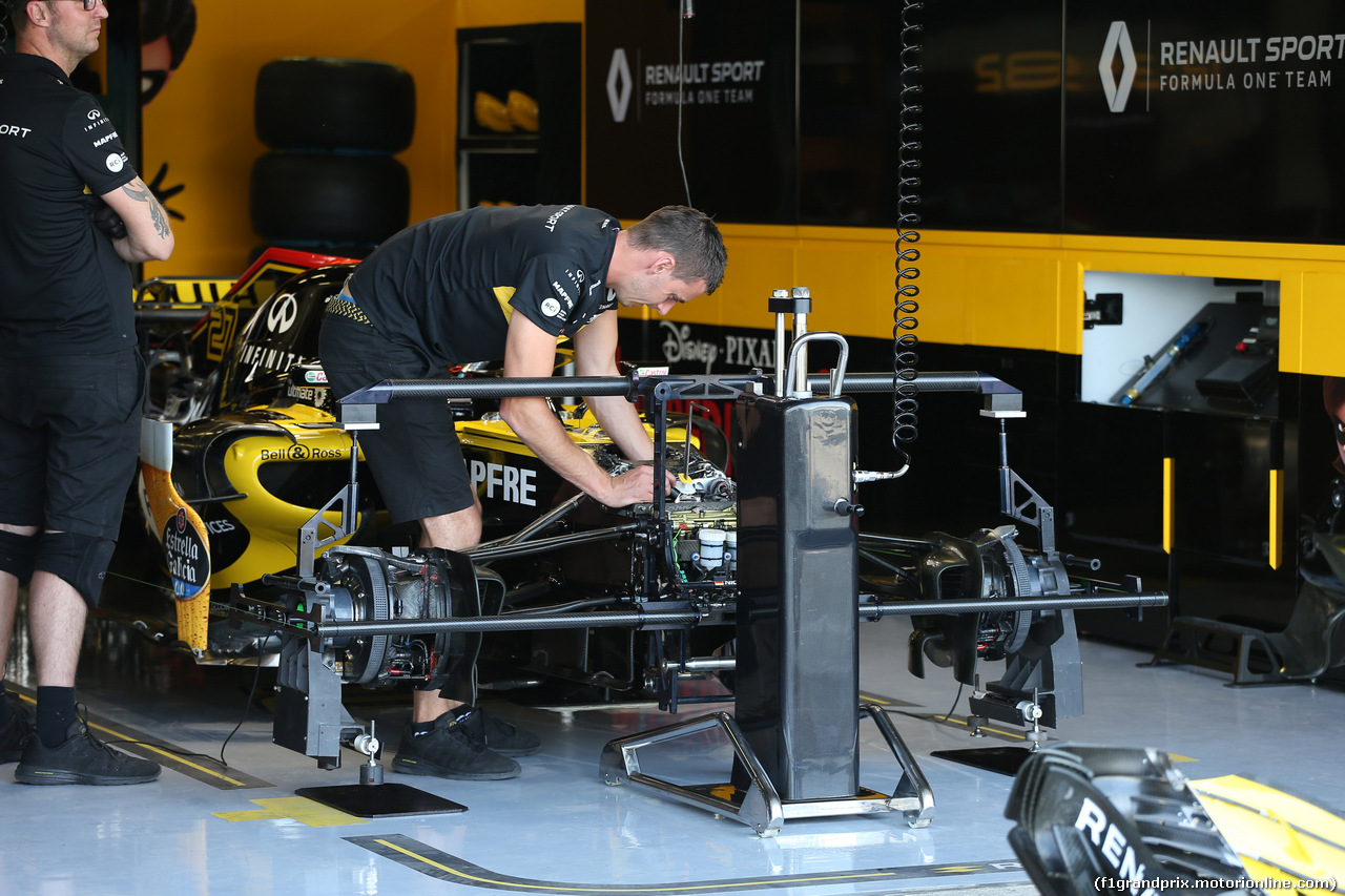 GP GRAN BRETAGNA, 05.07.2018- mechanic works on Renault Sport F1 Team RS18