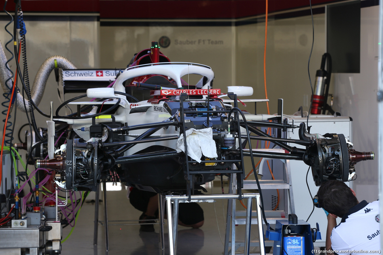 GP GRAN BRETAGNA, 05.07.2018- Mechanics works on Alfa Romeo Sauber F1 Team C37