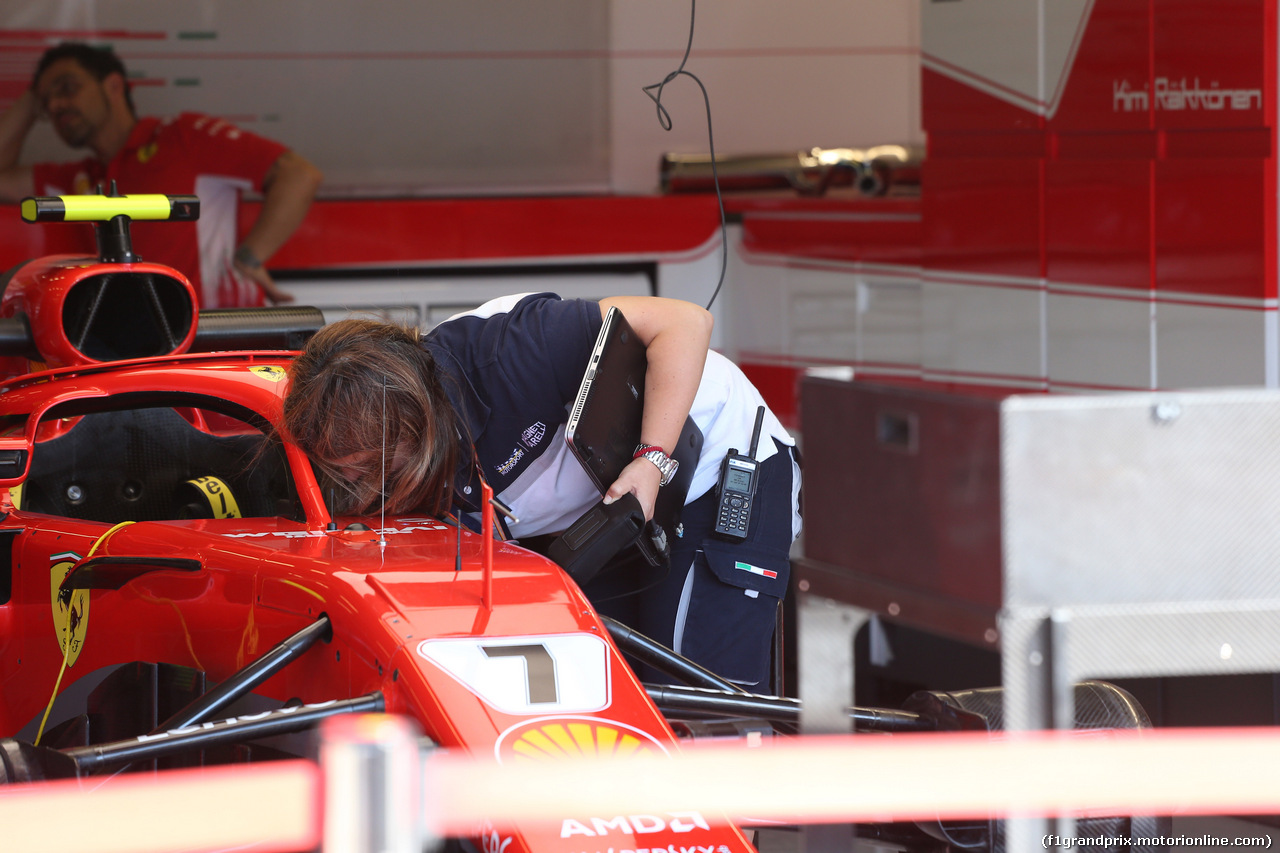 GP GRAN BRETAGNA, 05.07.2018- Magneti Marelli technician works on Ferrari SF71H