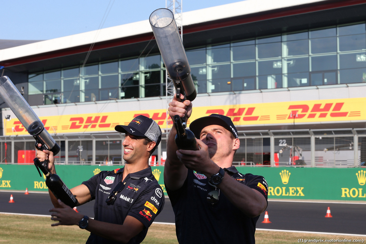 GP GRAN BRETAGNA, 05.07.2018- Max Verstappen (NED) Red Bull Racing RB14 e Daniel Ricciardo (AUS) Red Bull Racing RB14