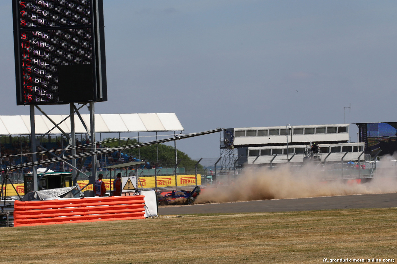GP GRAN BRETAGNA, 07.07.2018- Free practice 3, Brendon Hartley (FRA) Scuderia Toro Rosso STR13 CRASH