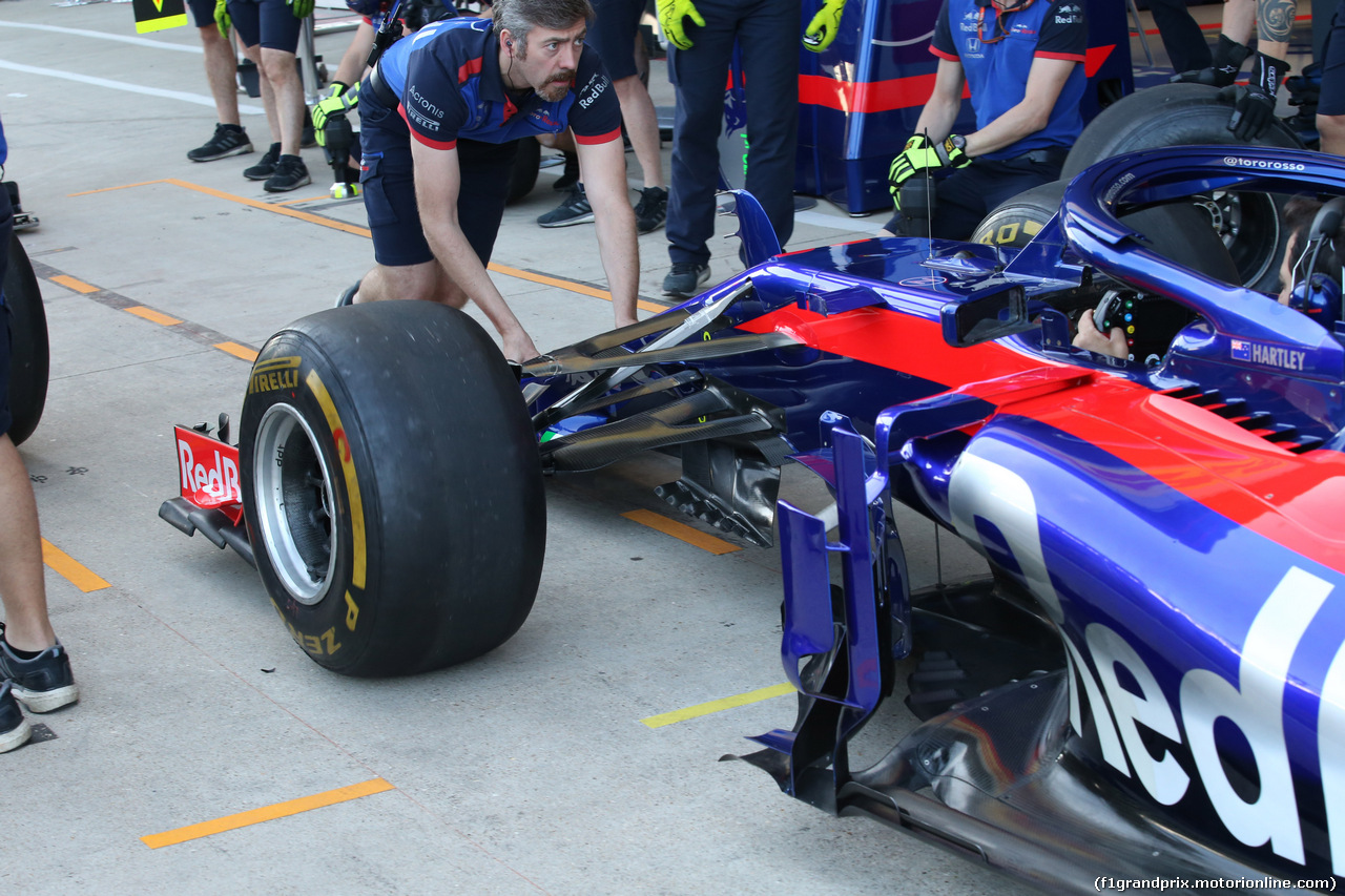 GP GRAN BRETAGNA, 07.07.2018- Brendon Hartley (FRA) Scuderia Toro Rosso STR13 front sunspension before th4e crash