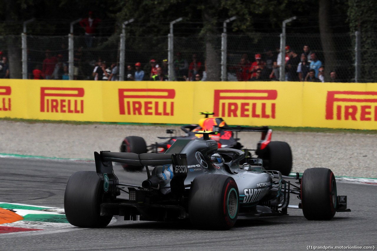 GP ITALIA, 02.09.2018 - Gara, Valtteri Bottas (FIN) Mercedes AMG F1 W09 e Max Verstappen (NED) Red Bull Racing RB14