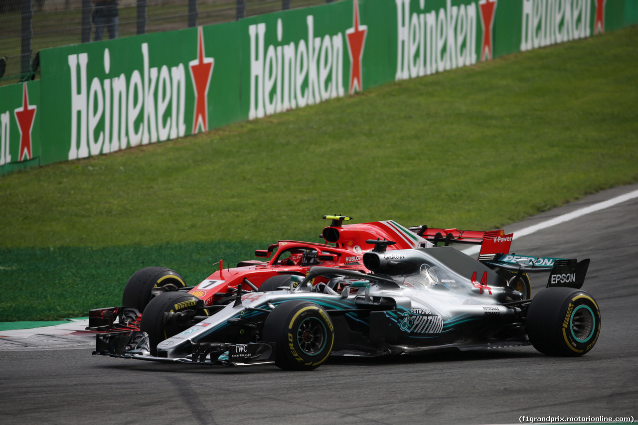 GP ITALIA, 02.09.2018 - Gara, Lewis Hamilton (GBR) Mercedes AMG F1 W09 overtakes Kimi Raikkonen (FIN) Ferrari SF71H