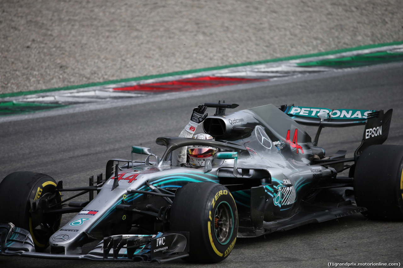 GP ITALIA, 02.09.2018 - Gara, Lewis Hamilton (GBR) Mercedes AMG F1 W09 vincitore waves to the fans