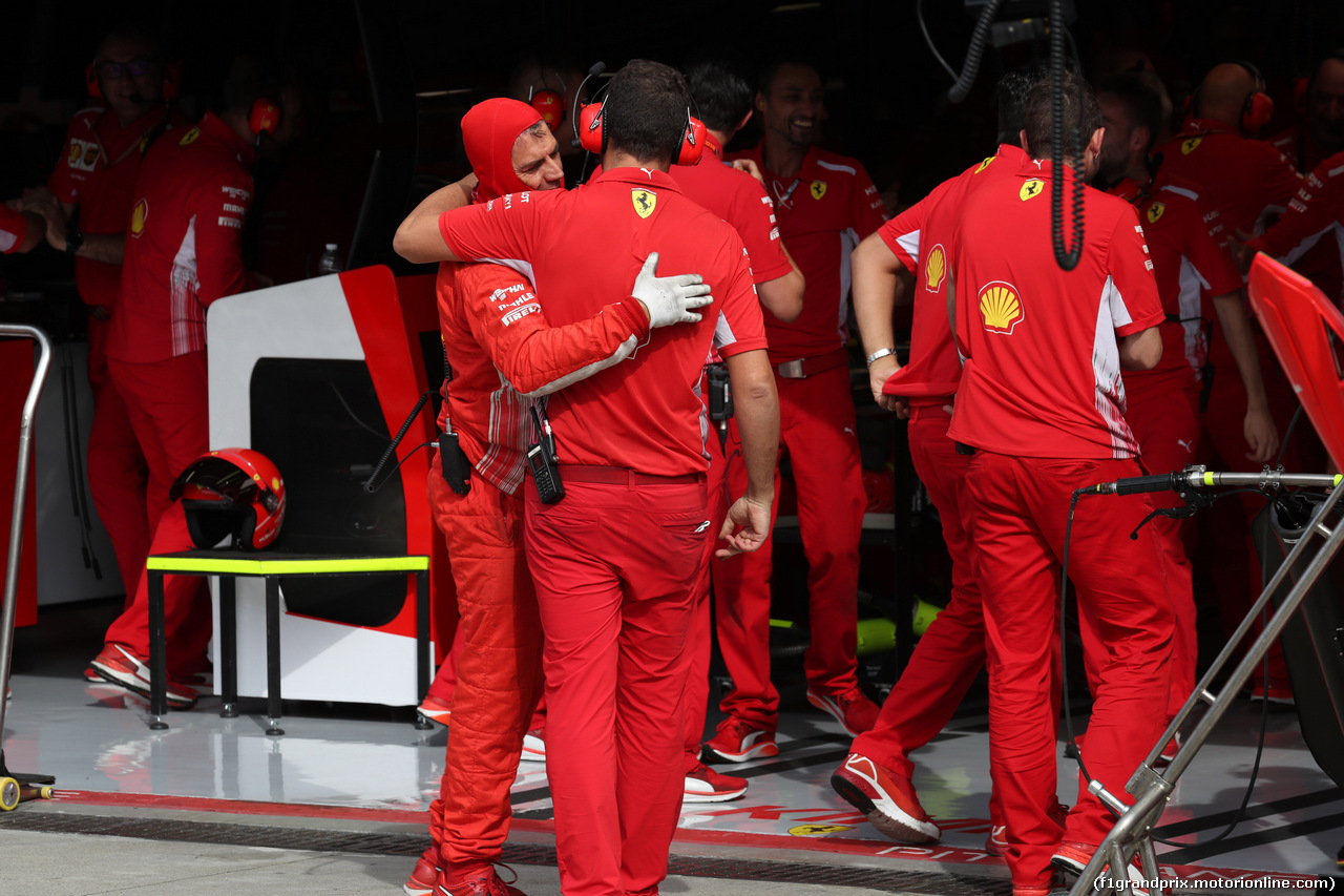 GP ITALIA, 01.09.2018 - Qualifiche, Ferrari meccanici celebrate the Kimi Raikkonen (FIN) Ferrari SF71H pole position
