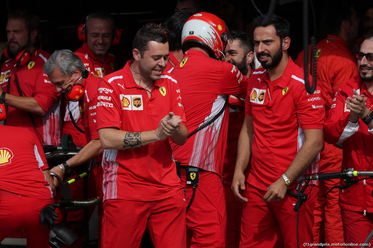GP ITALIA, 01.09.2018 - Qualifiche, Ferrari meccanici celebrate the Kimi Raikkonen (FIN) Ferrari SF71H pole position