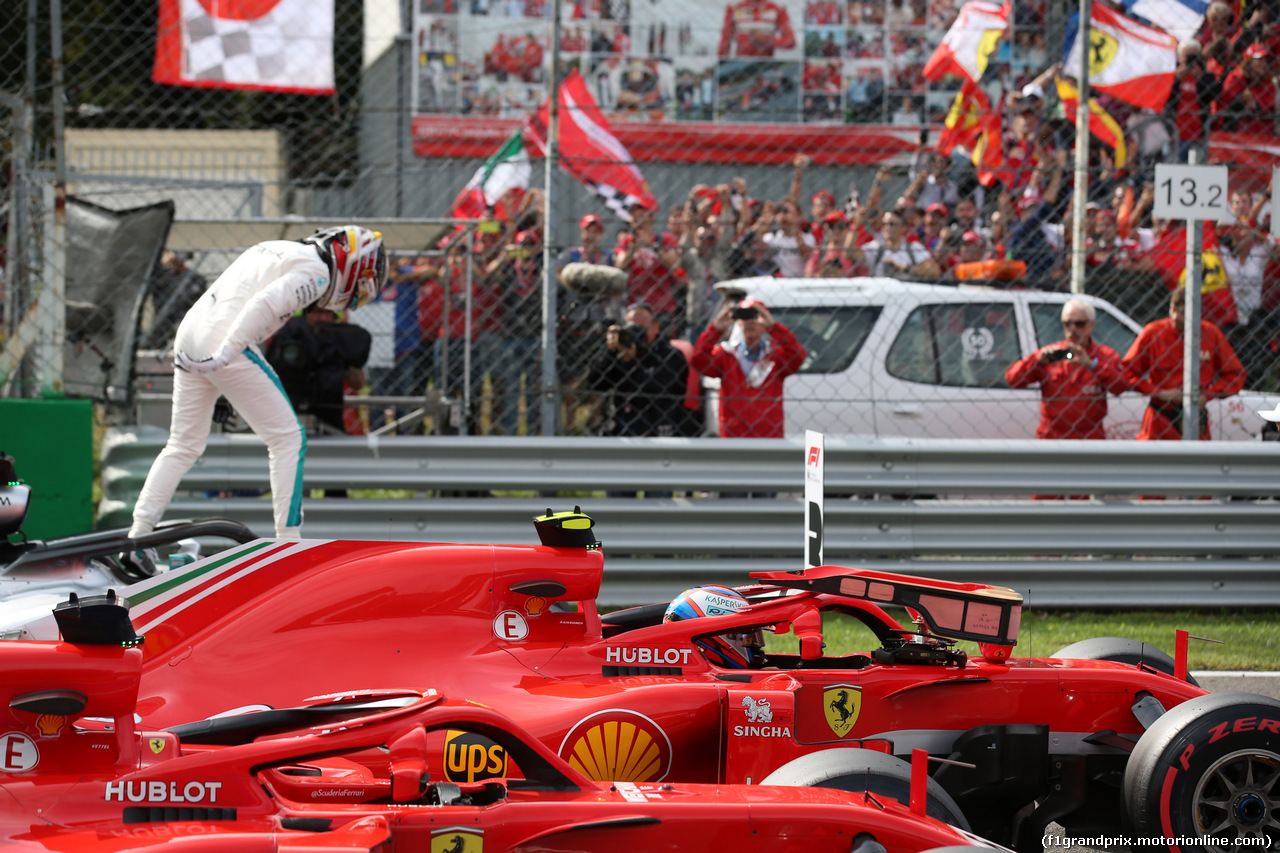 GP ITALIA, 01.09.2018 - Qualifiche, Kimi Raikkonen (FIN) Ferrari SF71H pole position e 3rd place Lewis Hamilton (GBR) Mercedes AMG F1 W09