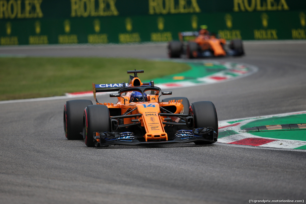 GP ITALIA, 01.09.2018 - Qualifiche, Fernando Alonso (ESP) McLaren MCL33 davanti a Stoffel Vandoorne (BEL) McLaren MCL33