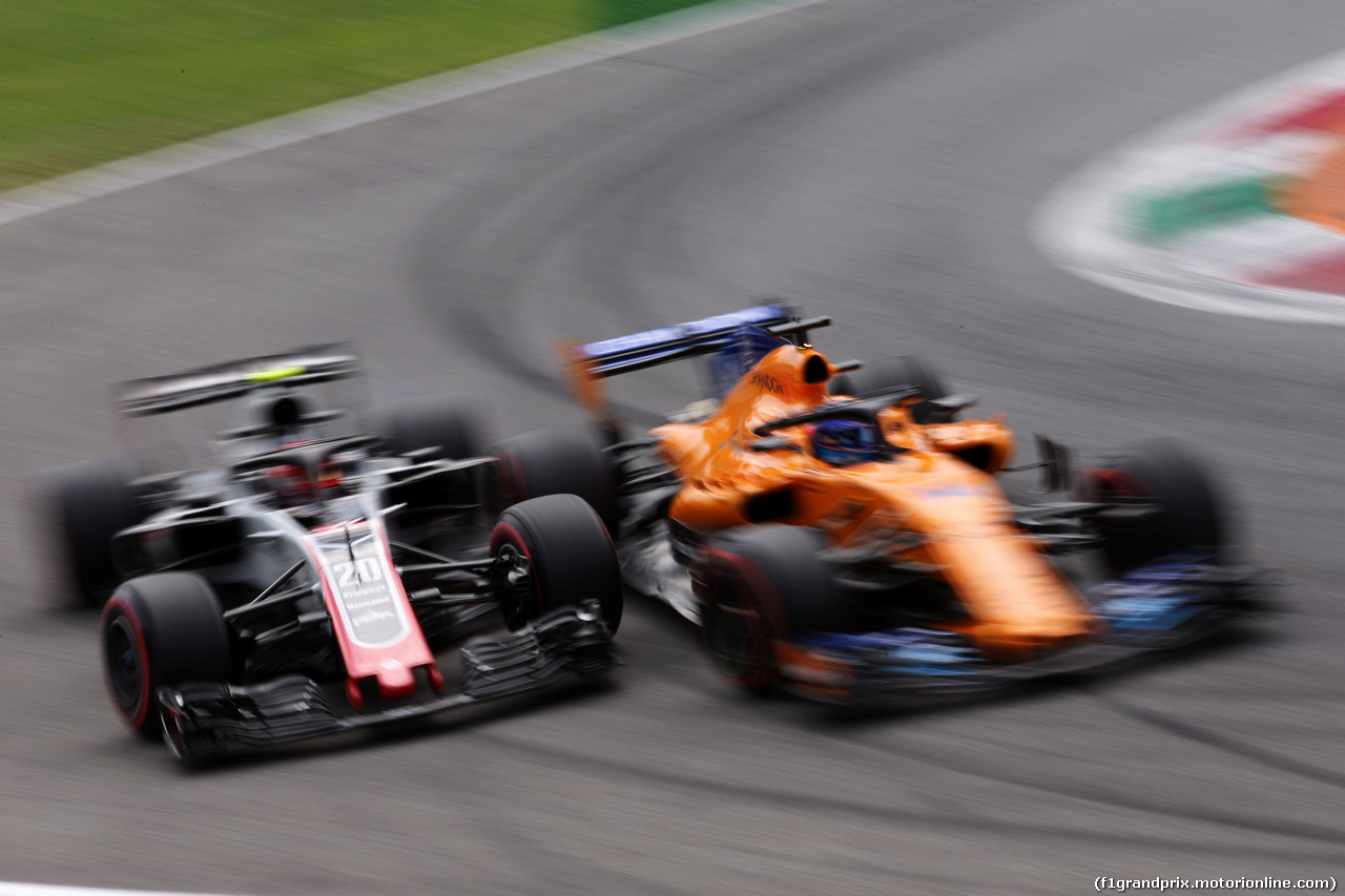 GP ITALIA, 01.09.2018 - Qualifiche, Kevin Magnussen (DEN) Haas F1 Team VF-18 e Fernando Alonso (ESP) McLaren MCL33
