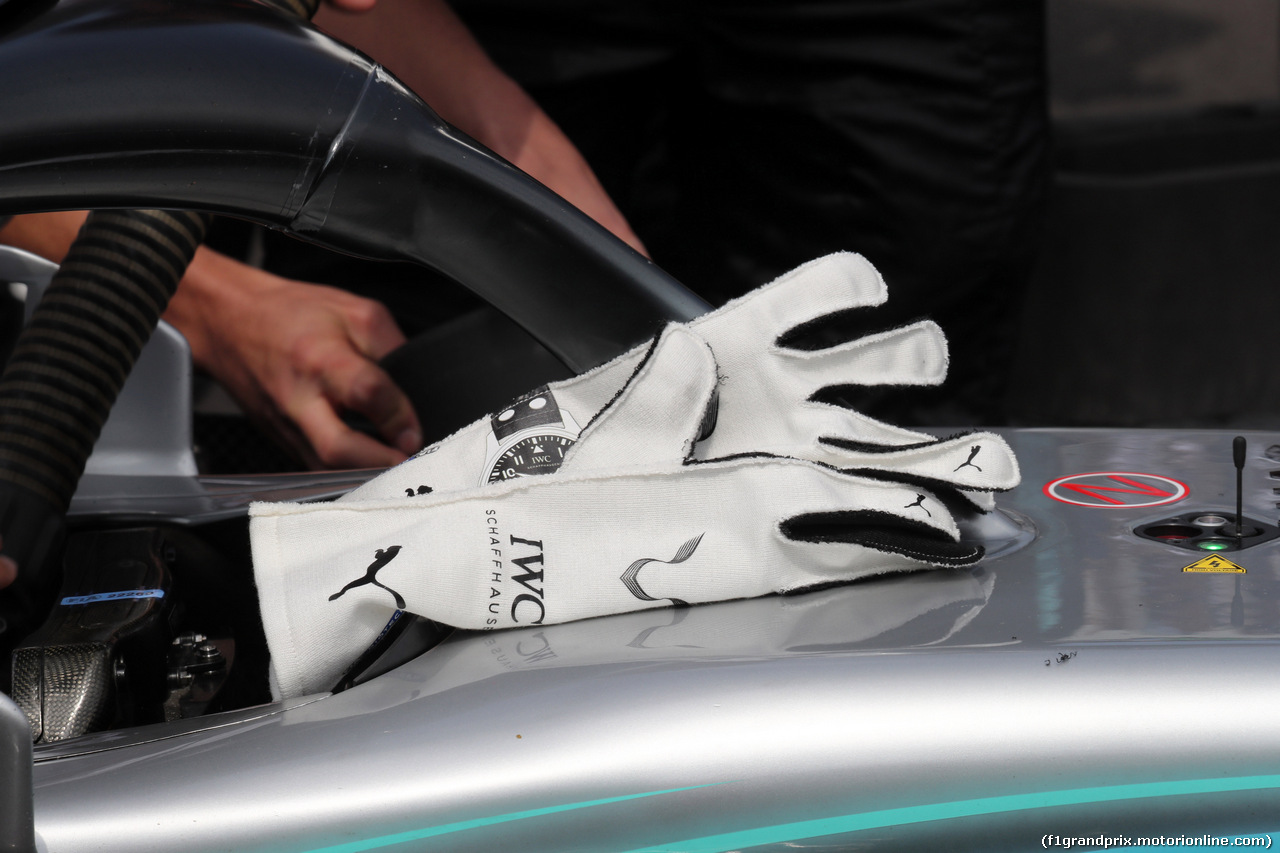 GP MESSICO, 28.10.2018 - Gara, The gloves of Lewis Hamilton (GBR) Mercedes AMG F1 W09