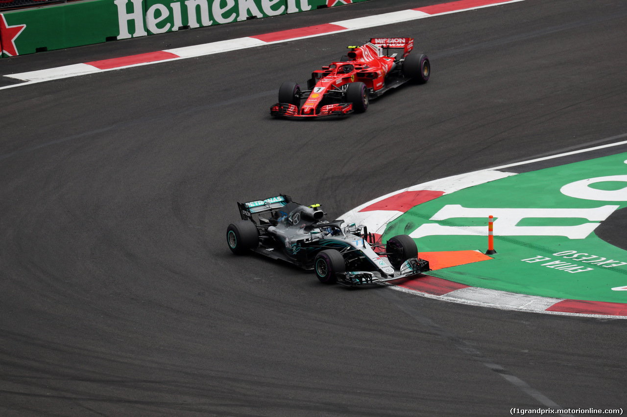 GP MESSICO, 28.10.2018 - Gara, Valtteri Bottas (FIN) Mercedes AMG F1 W09 e Kimi Raikkonen (FIN) Ferrari SF71H