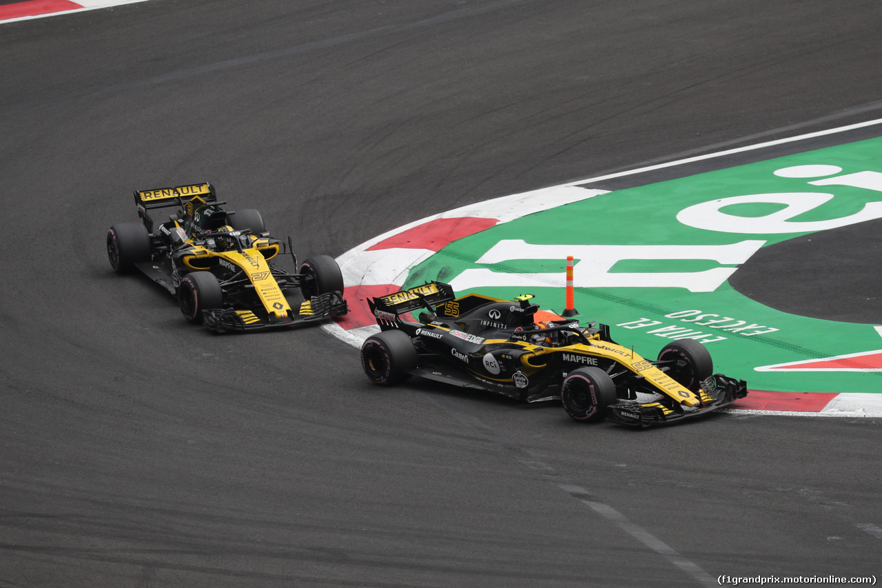 GP MESSICO, 28.10.2018 - Gara, Nico Hulkenberg (GER) Renault Sport F1 Team RS18 e Carlos Sainz Jr (ESP) Renault Sport F1 Team RS18