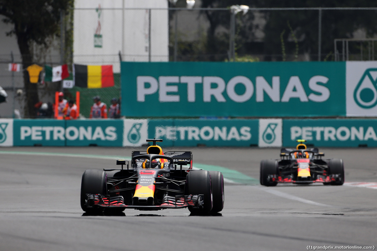 GP MESSICO, 28.10.2018 - Gara, Daniel Ricciardo (AUS) Red Bull Racing RB14 e Max Verstappen (NED) Red Bull Racing RB14