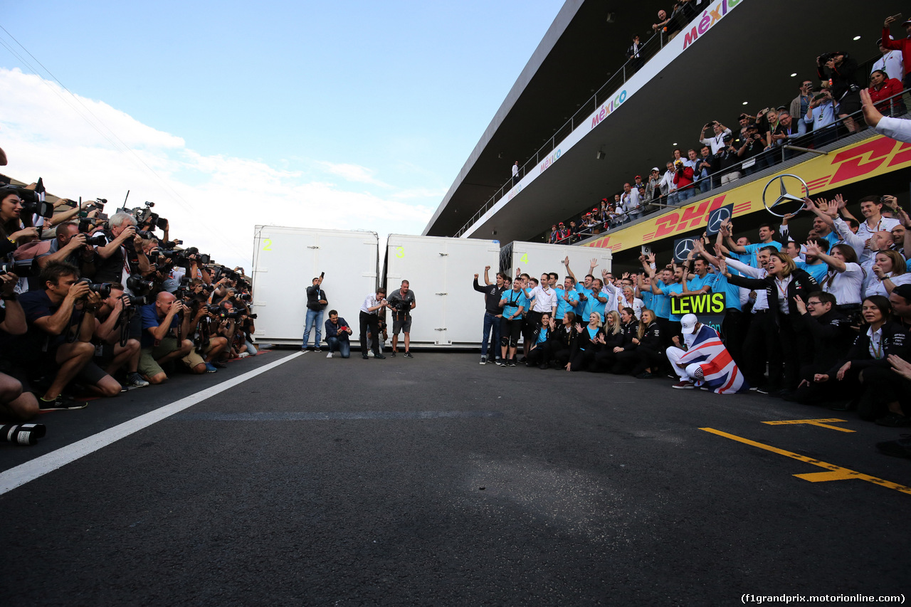 GP MESSICO, 28.10.2018 - Festeggiamenti, Lewis Hamilton (GBR) Mercedes AMG F1 W09, F1 champion 2018