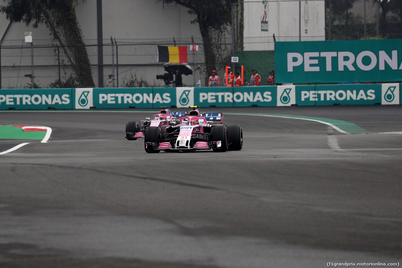 GP MESSICO, 27.10.2018 - Prove Libere 3, Esteban Ocon (FRA) Racing Point Force India F1 VJM11 davanti a Sergio Perez (MEX) Racing Point Force India F1 VJM11