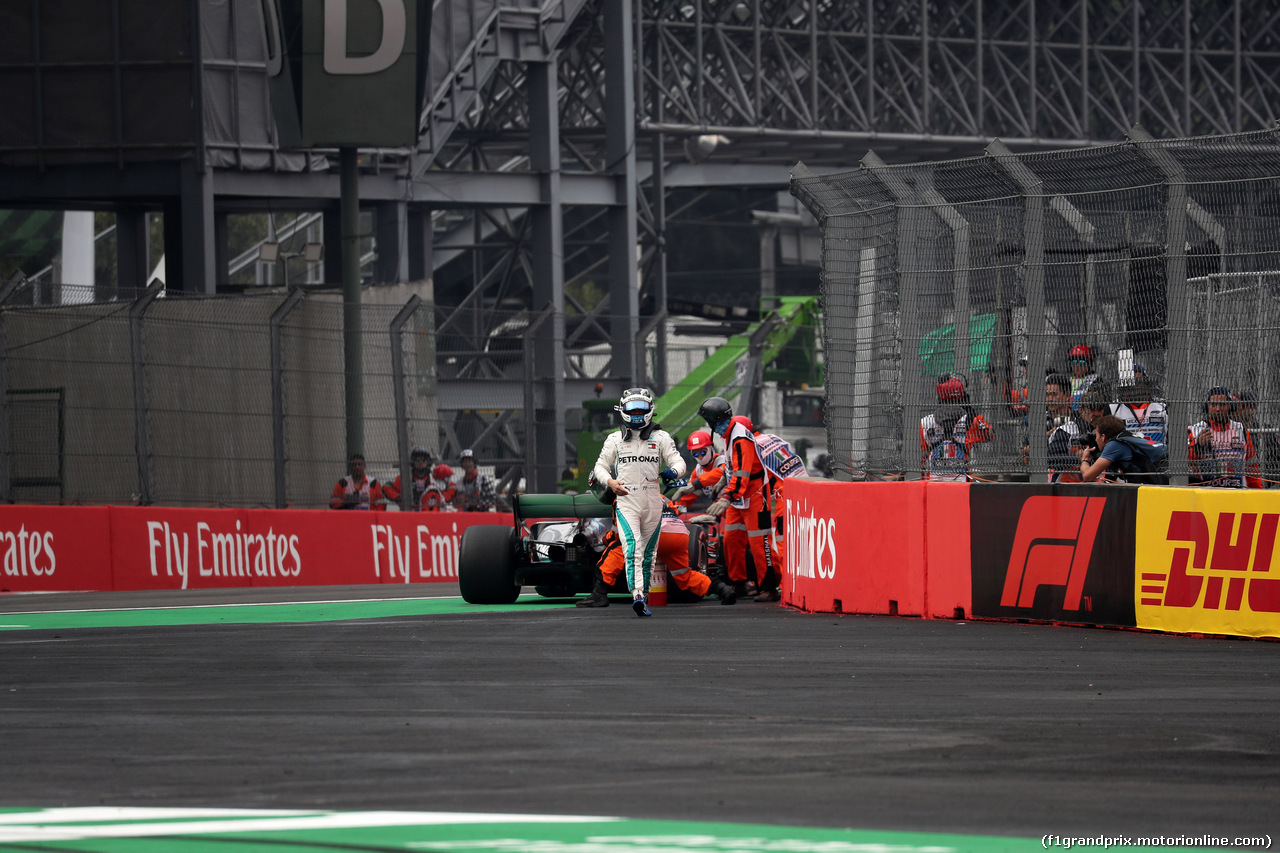 GP MESSICO, 27.10.2018 - Prove Libere 3, Valtteri Bottas (FIN) Mercedes AMG F1 W09 stopped in the third practice session.