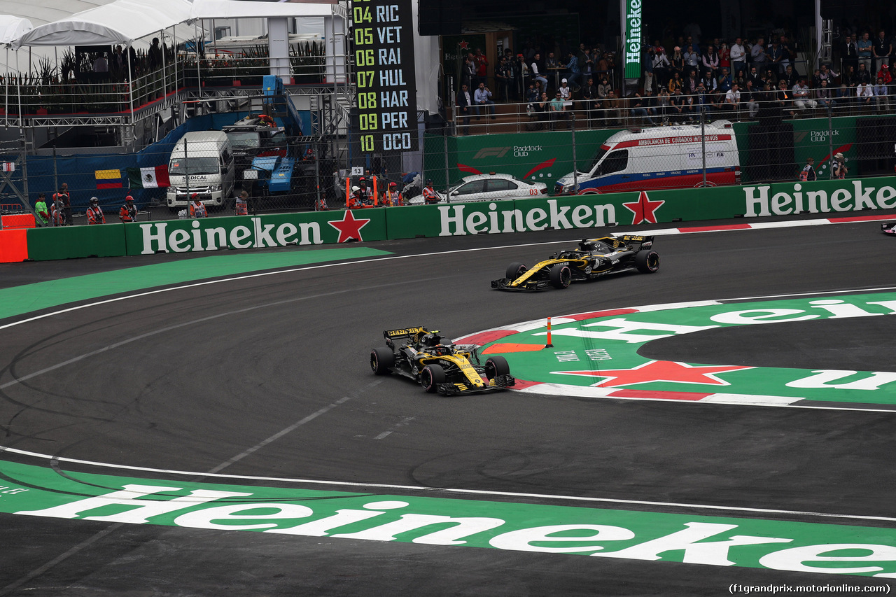 GP MESSICO, 27.10.2018 - Qualifiche, Carlos Sainz Jr (ESP) Renault Sport F1 Team RS18 davanti a Nico Hulkenberg (GER) Renault Sport F1 Team RS18