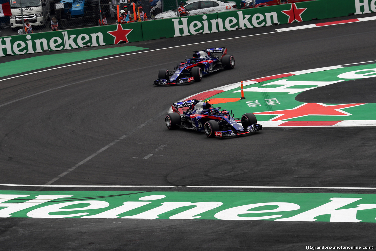 GP MESSICO, 27.10.2018 - Qualifiche, Pierre Gasly (FRA) Scuderia Toro Rosso STR13 davanti a Brendon Hartley (NZL) Scuderia Toro Rosso STR13