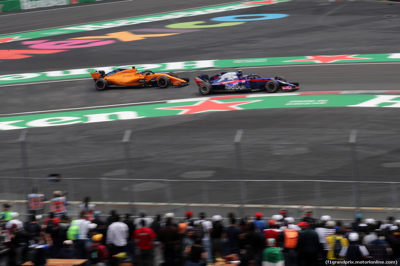 GP MESSICO, 27.10.2018 - Qualifiche, Fernando Alonso (ESP) McLaren MCL33 e Pierre Gasly (FRA) Scuderia Toro Rosso STR13