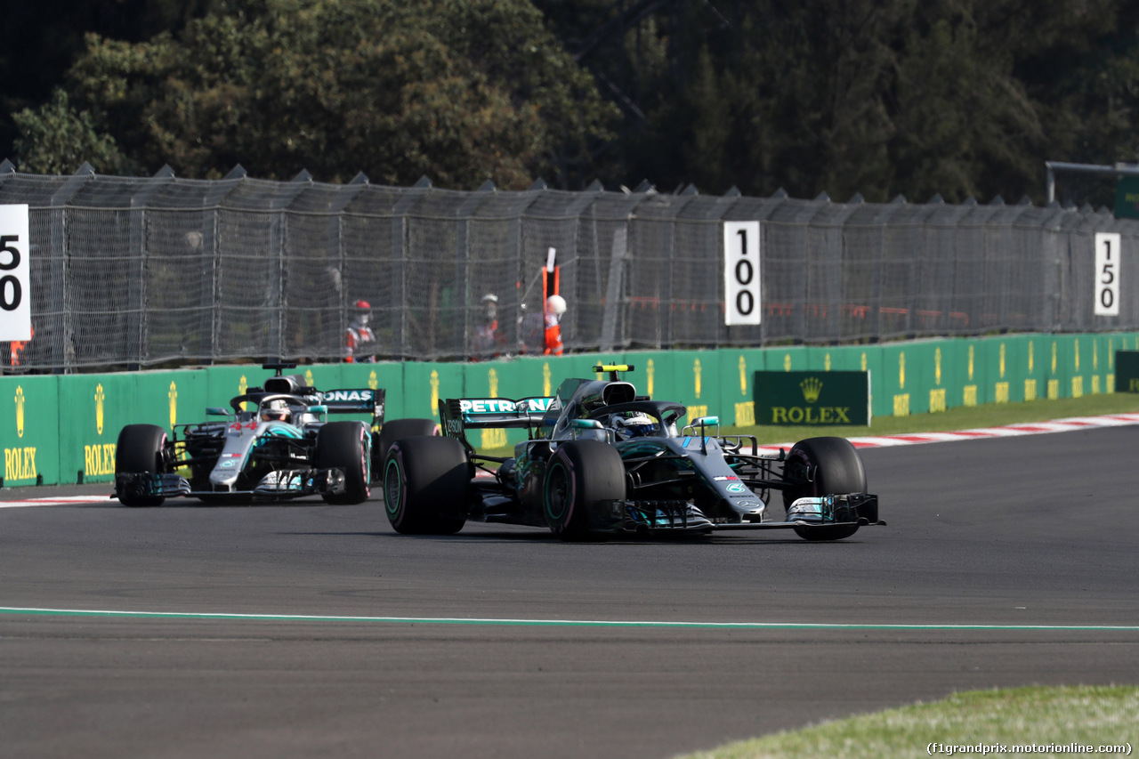 GP MESSICO, 26.10.2018 - Prove Libere 1, Valtteri Bottas (FIN) Mercedes AMG F1 W09 davanti a Lewis Hamilton (GBR) Mercedes AMG F1 W09